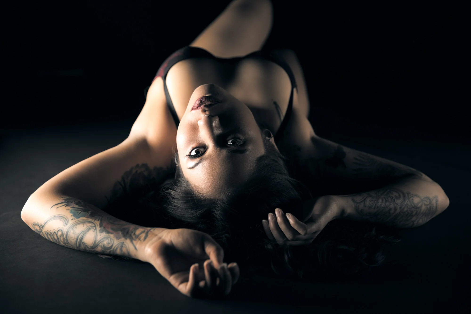 11 Boudoir Poses To Hide Tummy Insecurities