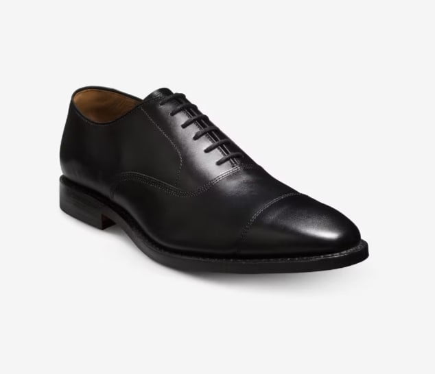 Formal men's dress shoe